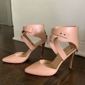 Cute Nude/cream shoes
